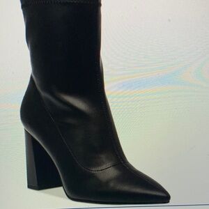 Wild Pair Iloise Booties Sz. 10